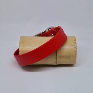 Collier fabriqué à la main en France, dans les couleurs rouge entièrement en biothane