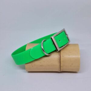 Collier fabriqué à la main en France, dans les couleurs vert fluo entière en biothane
