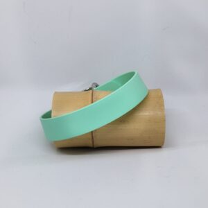 Collier fabriqué à la main en France, dans les couleurs vert d'eau entière en biothane