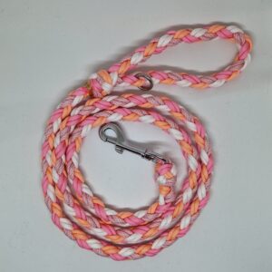 Laisse fabriqué à la main en France, dans les couleurs rose, saumon, blanc et diamon rose.