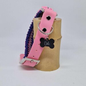 Collier tressé à la main en paracorde, aux couleurs dynamiques et contrastées. Confortable, solide et entièrement fait main, il allie style et sécurité pour votre compagnon. Un accessoire unique, conçu avec soin pour les chiens qui aiment se démarquer.